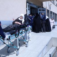 Ambulansla okula, sedye ile sandığa 
