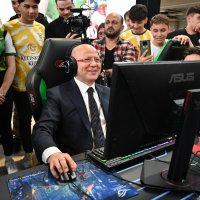 Bakan Varank ödülleri ikiye katladı 