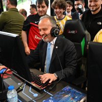 Bakan Varank ödülleri ikiye katladı 