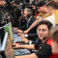 Bakan Varank ödülleri ikiye katladı 