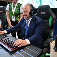 Bakan Varank ödülleri ikiye katladı 