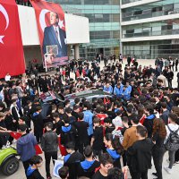 Okulda elektrikli otomobil üreten liseliler, Togg’la buluştu 