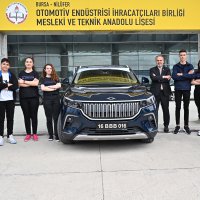 Okulda elektrikli otomobil üreten liseliler, Togg’la buluştu 