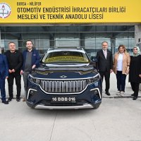 Okulda elektrikli otomobil üreten liseliler, Togg’la buluştu 