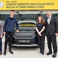 Okulda elektrikli otomobil üreten liseliler, Togg’la buluştu 