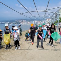 Sahilde gönüllü temizlik 