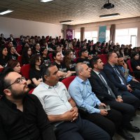 Gelecek gençlerle şekillenecek 
