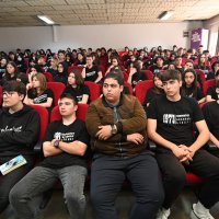 Gelecek gençlerle şekillenecek 
