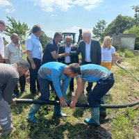 Su geldi mahalleli çifte bayram yaptı 