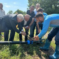 Su geldi mahalleli çifte bayram yaptı 