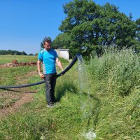 Su geldi mahalleli çifte bayram yaptı 