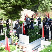 Şehitlikte bayram hüznü 