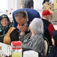 Huzurevinde bayram neşesi 