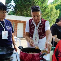 Dansçılar sahnede değil mutfakta ter döktü 
