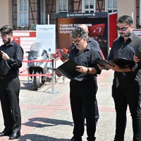 Şehitlikte duygusal anma 