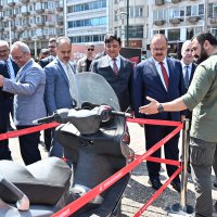 Şehitlikte duygusal anma 