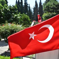 Şehitlikte duygusal anma 