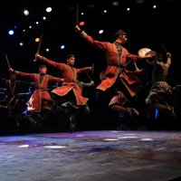 Yer çekimine meydan okuyan gösteri 