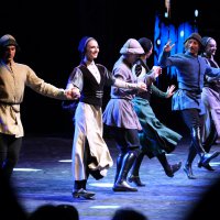 Yer çekimine meydan okuyan gösteri 