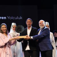 Yer çekimine meydan okuyan gösteri 