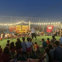 Depremzede çocuklar masallarla güldü 