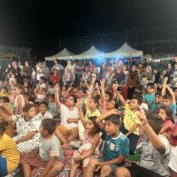 Depremzede çocuklar masallarla güldü 