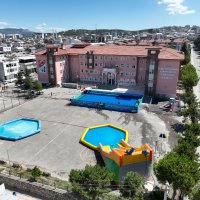 Okul bahçeleri havuzlarla şenlendi 