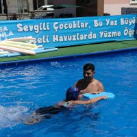 Okul bahçeleri havuzlarla şenlendi 