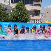 Okul bahçeleri havuzlarla şenlendi 