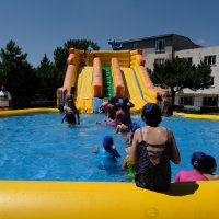 Okul bahçeleri havuzlarla şenlendi 