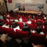 Bağımlılık tiyatro ile anlatıldı 