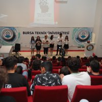 Bağımlılık tiyatro ile anlatıldı 