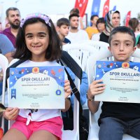 Yaz spor okullarına coşkulu veda 