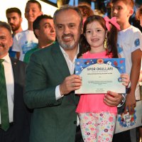 Yaz spor okullarına coşkulu veda 