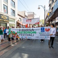 Bursa’nın lezzet şöleni kortejle başladı 