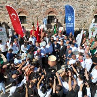 Bursa’nın lezzet şöleni kortejle başladı 