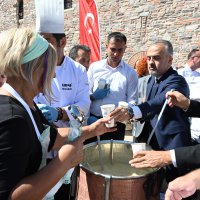 Bursa’nın lezzet şöleni kortejle başladı 