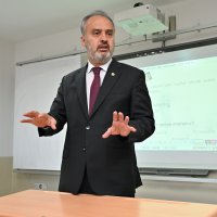 Üniversite yolunda Büyükşehir yanınızda 