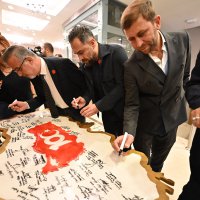 Büyükşehir meclisi, imzalarıyla tarihe not düştü 