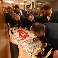 Büyükşehir meclisi, imzalarıyla tarihe not düştü 