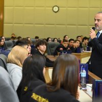 Başkan Aktaş stajyerlerle buluştu 