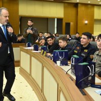 Başkan Aktaş stajyerlerle buluştu 