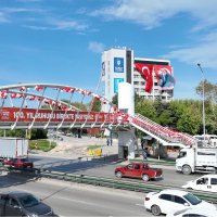 Bugün günlerden, kırmızı-beyaz 