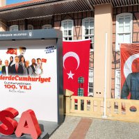 Bugün günlerden, kırmızı-beyaz 