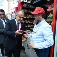 Bugün günlerden, kırmızı-beyaz 