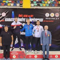 Büyükşehir Belediyesporlu karatecilerden 4 madalya 