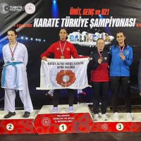 Büyükşehir Belediyesporlu karatecilerden 4 madalya 