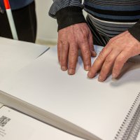 Göremedikleri fotoğrafları, dokunarak anladılar 