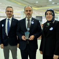 Mavi balonlar Filistinli çocuklar için gökyüzüne bırakıldı 