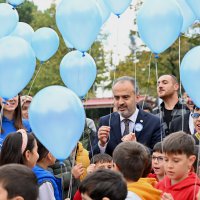 Mavi balonlar Filistinli çocuklar için gökyüzüne bırakıldı 